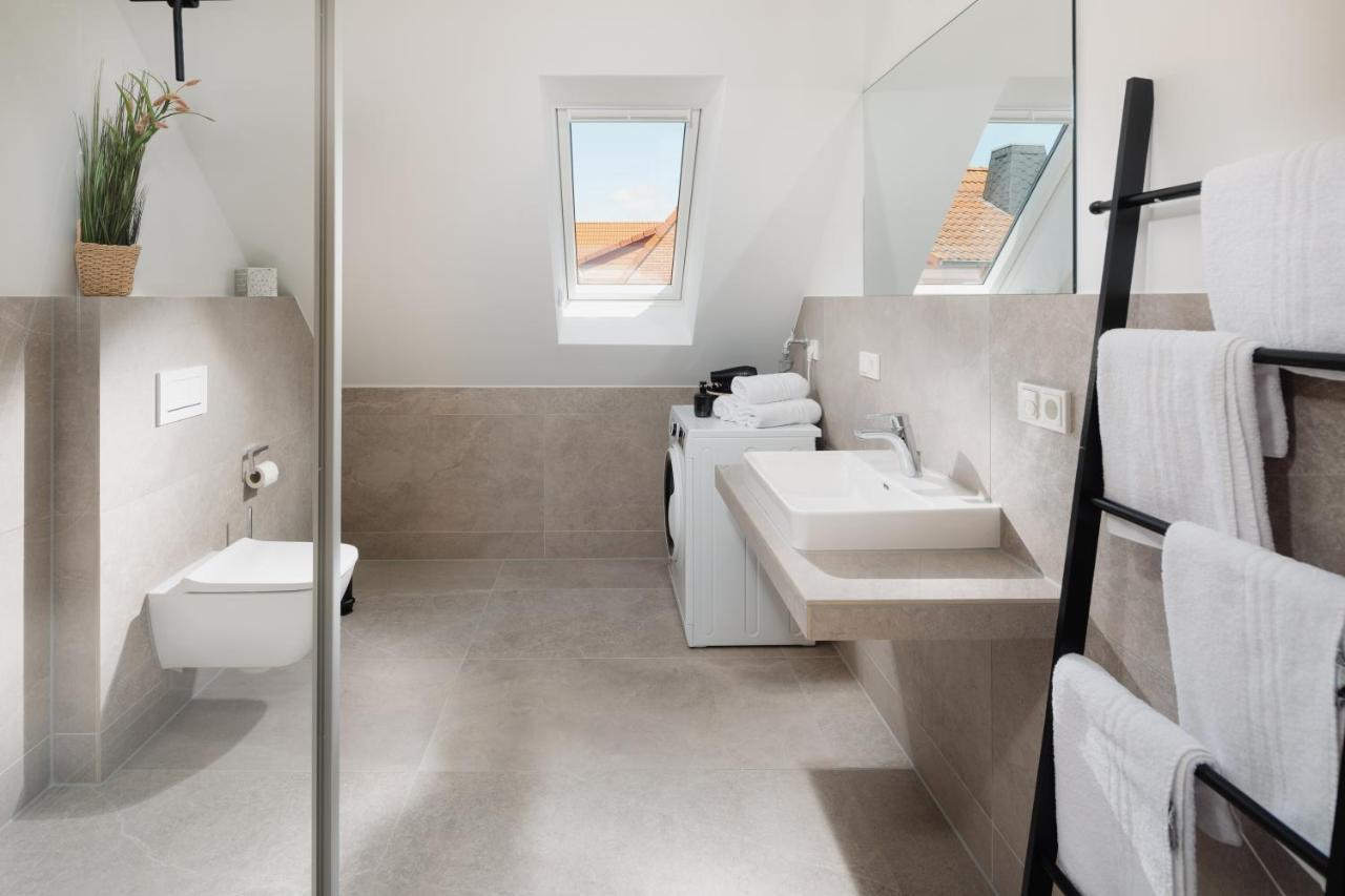 Kuesten West Seitliche Wasserlage, 1 Balkon, 90qm *