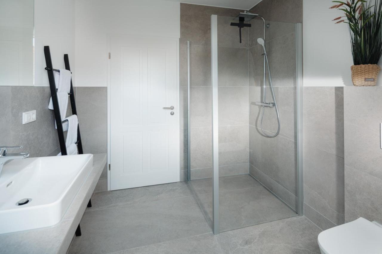 Kuesten West Seitliche Wasserlage, 1 Balkon, 90qm Apartment